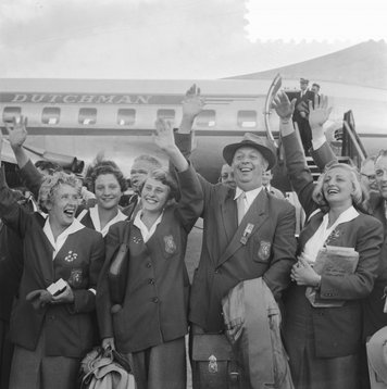 Lotsy mit Olympiaschwimmerinnen, 1952